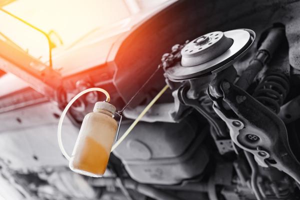 Brake fluid bleeding guide