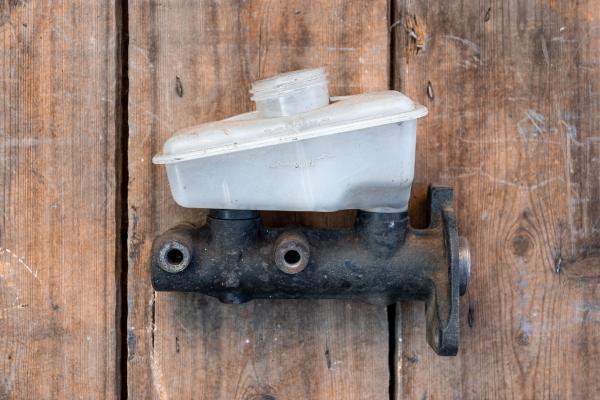Master cylinder leak causes