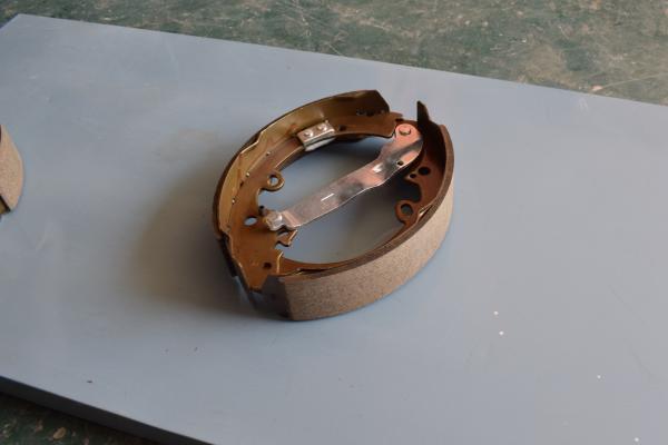 Drum brake shoe installation